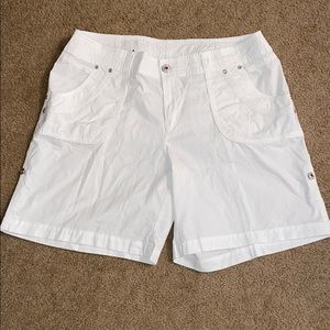 🌺 INC White Short 14